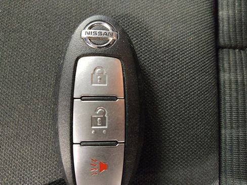 Used 2017 Nissan Titan SV RWD image 32