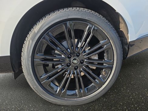 Certified 2023 Land Rover Range Rover SE AWD/4WD image 33