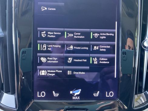 Used 2022 Volvo S60 B5 Momentum w/ Premium Package image 40