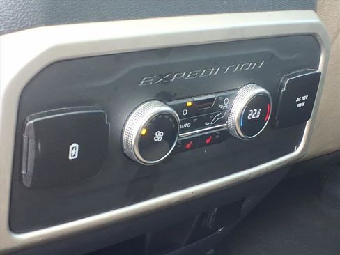 Used 2024 Ford Expedition Max Limited image 32