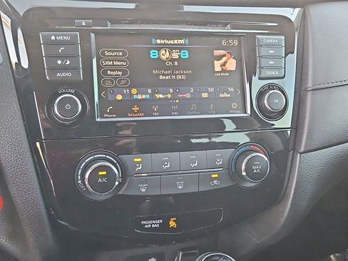 Used 2019 Nissan Rogue S FWD image 19