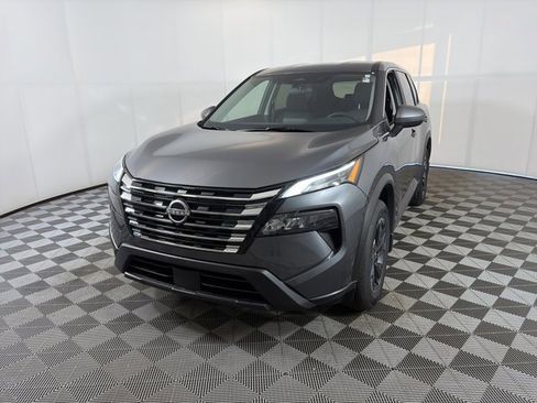 Certified 2025 Nissan Rogue SV image 2