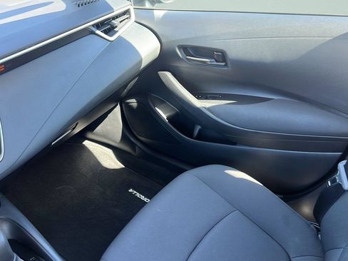 Used 2022 Toyota Corolla LE FWD image 12