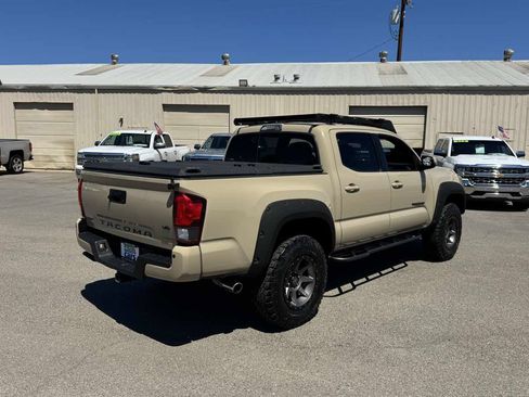Used 2018 Toyota Tacoma TRD Off-Road w/ Technology Package AWD/4WD image 15