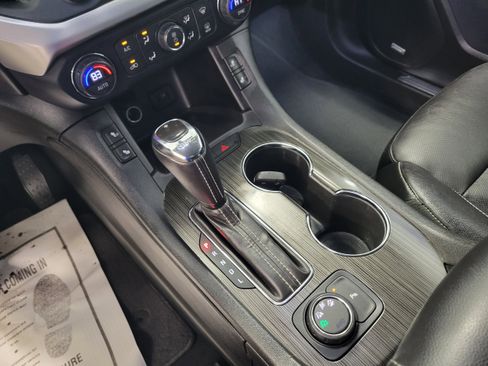 Used 2019 GMC Acadia SLT image 19