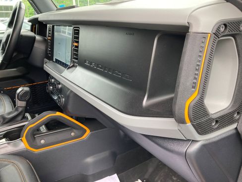 Used 2023 Ford Bronco Badlands w/ Sasquatch Package image 17