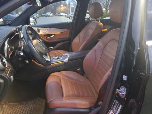 Used 2019 Mercedes-Benz GLC 300 4MATIC image 6