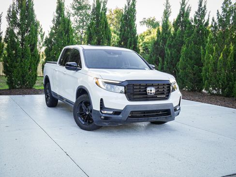 Used 2022 Honda Ridgeline Black Edition image 2