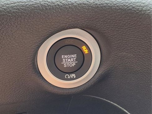 New 2026 Chrysler Pacifica Limited image 15