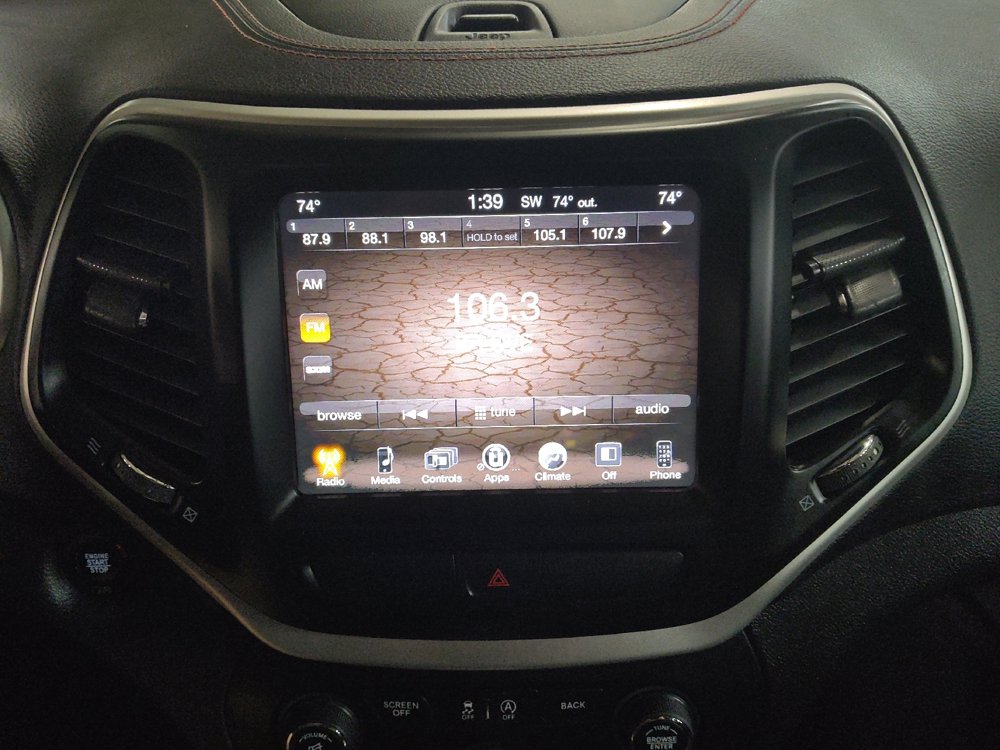 Used 2017 Jeep Cherokee Trailhawk w/ Comfort/Convenience Group AWD/4WD image 25