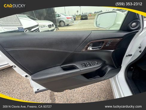 Used 2017 Honda Accord Touring image 10