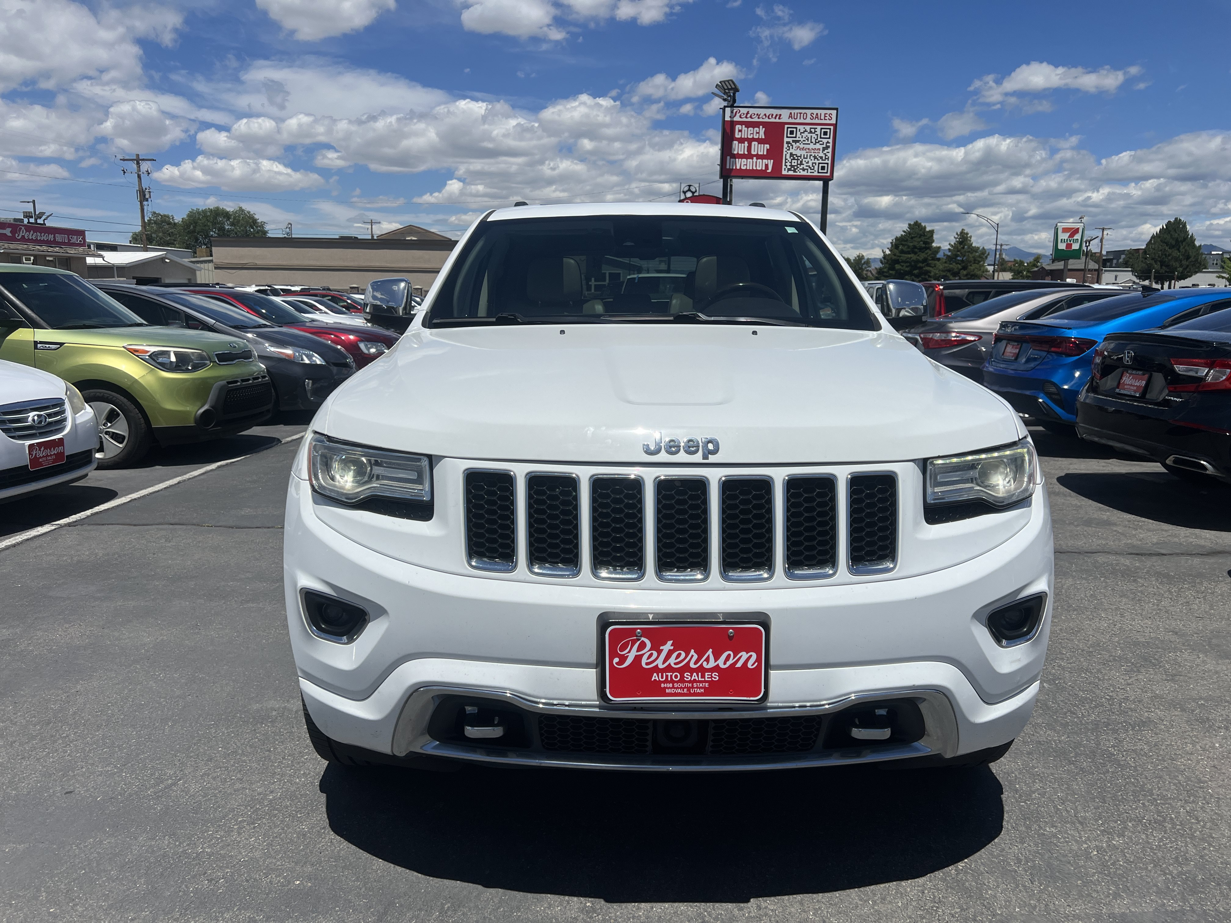 Used 2015 Jeep Grand Cherokee Overland w/ Advanced Technology Group AWD/4WD image 3