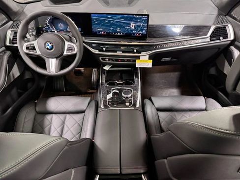 New 2026 BMW X7 xDrive40i w/ M Sport Package AWD/4WD image 15