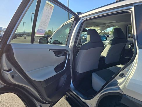 Used 2025 Toyota RAV4 XLE image 16