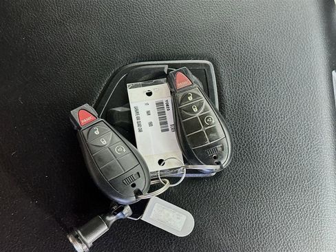 Used 2017 RAM 1500 Laramie image 35