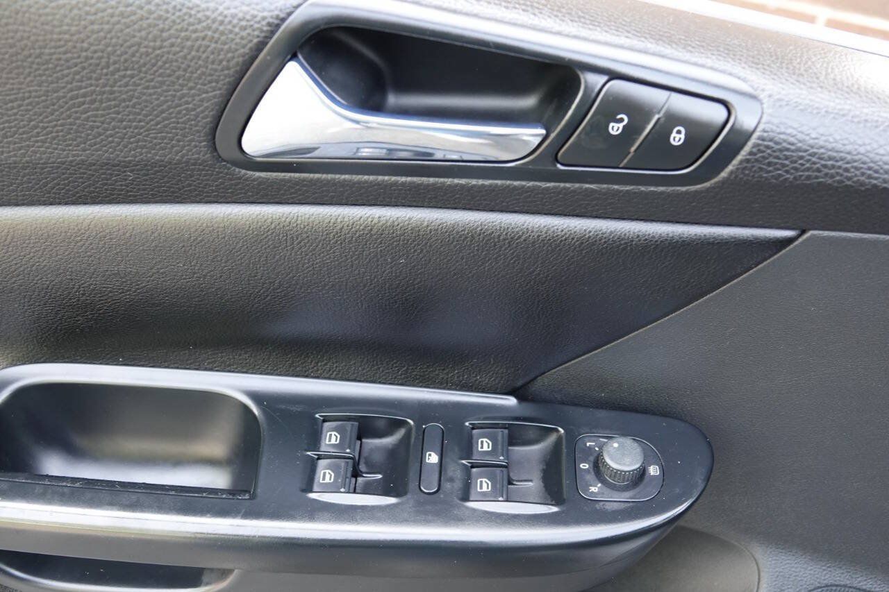Used 2007 Volkswagen Passat 2.0T FWD image 57