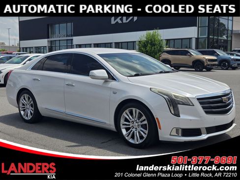 Used 2018 Cadillac XTS Luxury FWD image 1