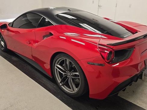 Used 2017 Ferrari 488 GTB RWD image 2