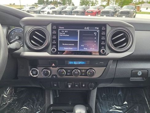 Used 2022 Toyota Tacoma TRD Off-Road AWD/4WD image 29
