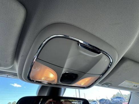 Used 2019 Jeep Cherokee Limited image 16