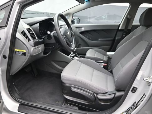 Used 2018 Kia Forte LX image 11