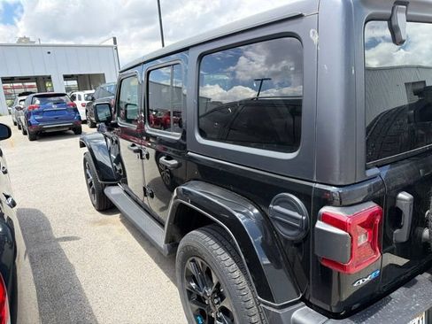 Used 2023 Jeep Wrangler Unlimited Sahara AWD/4WD image 7