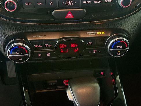 Used 2020 Kia Soul EX FWD image 17