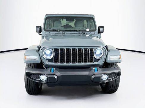 Used 2024 Jeep Wrangler Unlimited w/ Convenience Group AWD/4WD image 2