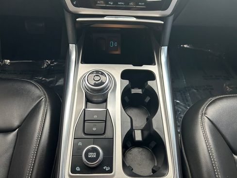 Used 2024 Ford Explorer XLT w/ Equipment Group 202A AWD/4WD image 21