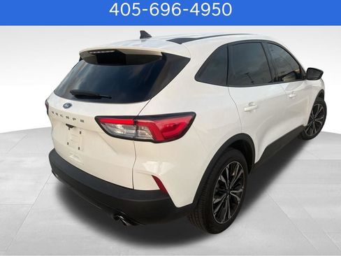 Used 2022 Ford Escape SE w/ SE Sport Appearance Package image 3