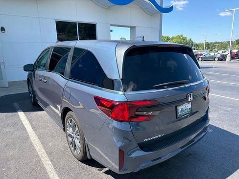 Used 2025 Honda Odyssey Touring image 5