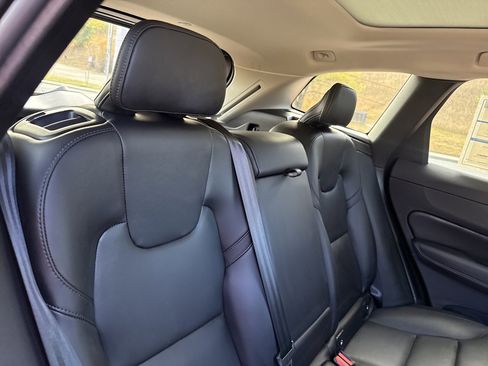 Used 2025 Volvo XC60 B5 Core image 23