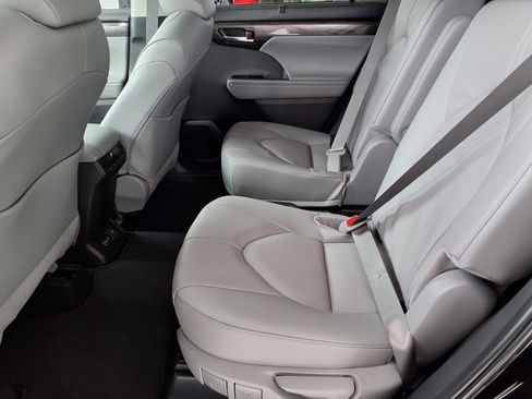 New 2026 Toyota Highlander Limited AWD/4WD image 7