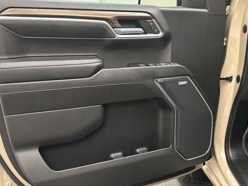 Used 2022 Chevrolet Silverado 1500 LT Trail Boss w/ LT Trail Boss Premium Package AWD/4WD image 16