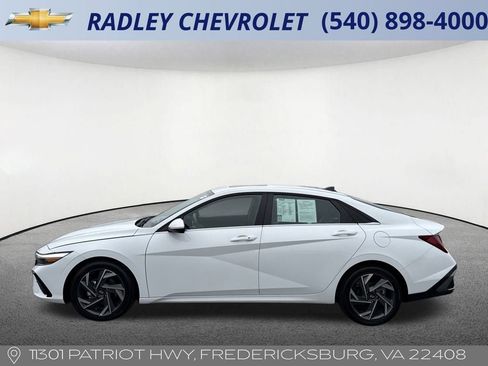 Used 2025 Hyundai Elantra SEL image 4