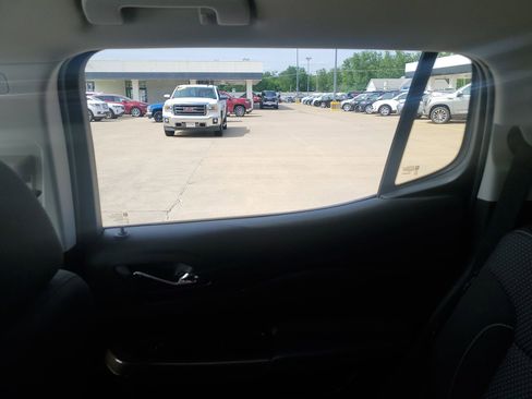 Used 2021 GMC Acadia SLE FWD image 12