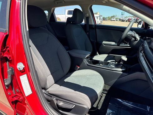 Used 2025 Kia K4 FWD image 23