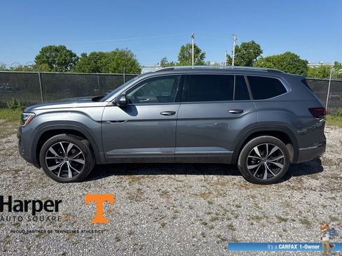 Used 2024 Volkswagen Atlas SEL Premium R-Line image 2