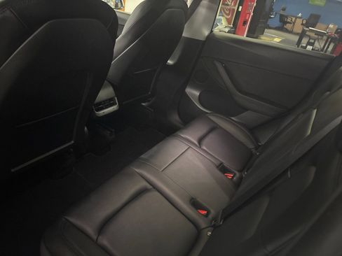 Used 2022 Tesla Model Y Long Range image 12