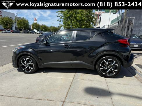 Used 2018 Toyota C-HR XLE FWD image 4