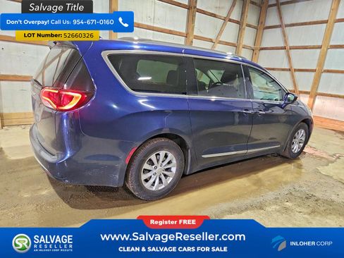 Used 2018 Chrysler Pacifica Touring-L FWD image 4