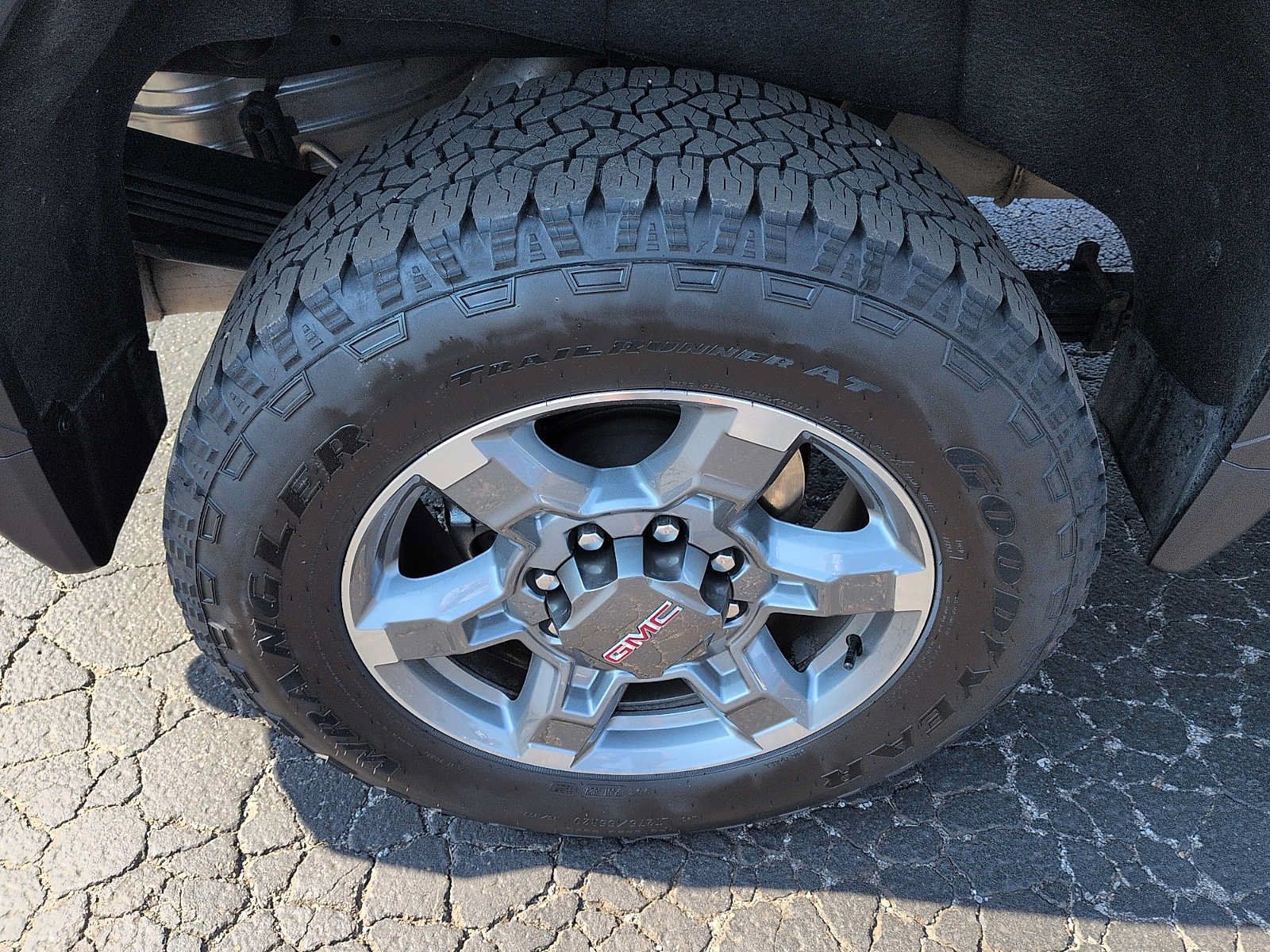 Used 2025 GMC Sierra 2500 SLT w/ SLT Premium Package AWD/4WD image 9