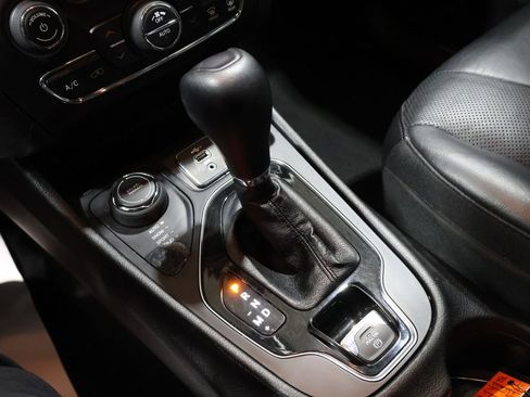 Used 2020 Jeep Cherokee Limited image 30