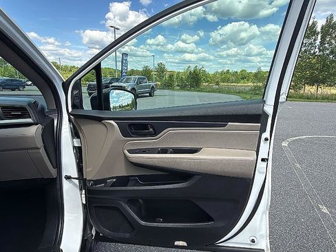 Used 2024 Honda Odyssey EX-L image 16