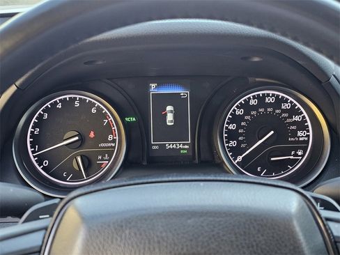 Used 2024 Toyota Camry SE image 11