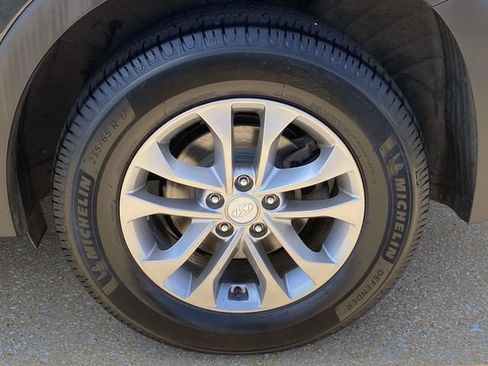 Used 2019 Hyundai Santa Fe SE FWD image 8