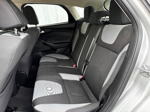 Used 2014 Ford Focus SE w/ SE Sport Package FWD image 13