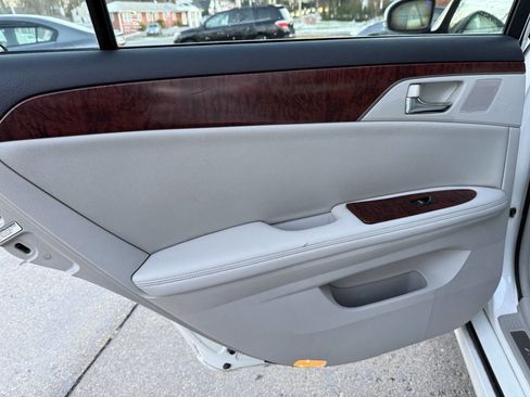 Used 2011 Toyota Avalon Limited image 16