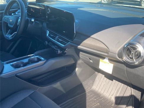 New 2026 Chevrolet Equinox EV LT w/ Comfort Package AWD/4WD image 29