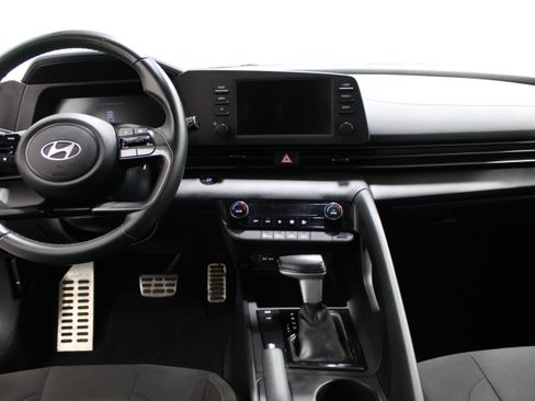 Used 2025 Hyundai Elantra Sport FWD image 2